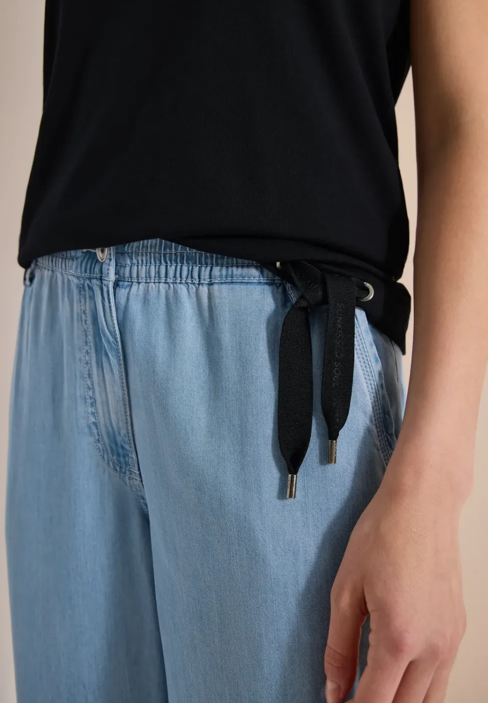Shirt met boothals en mesh inzet