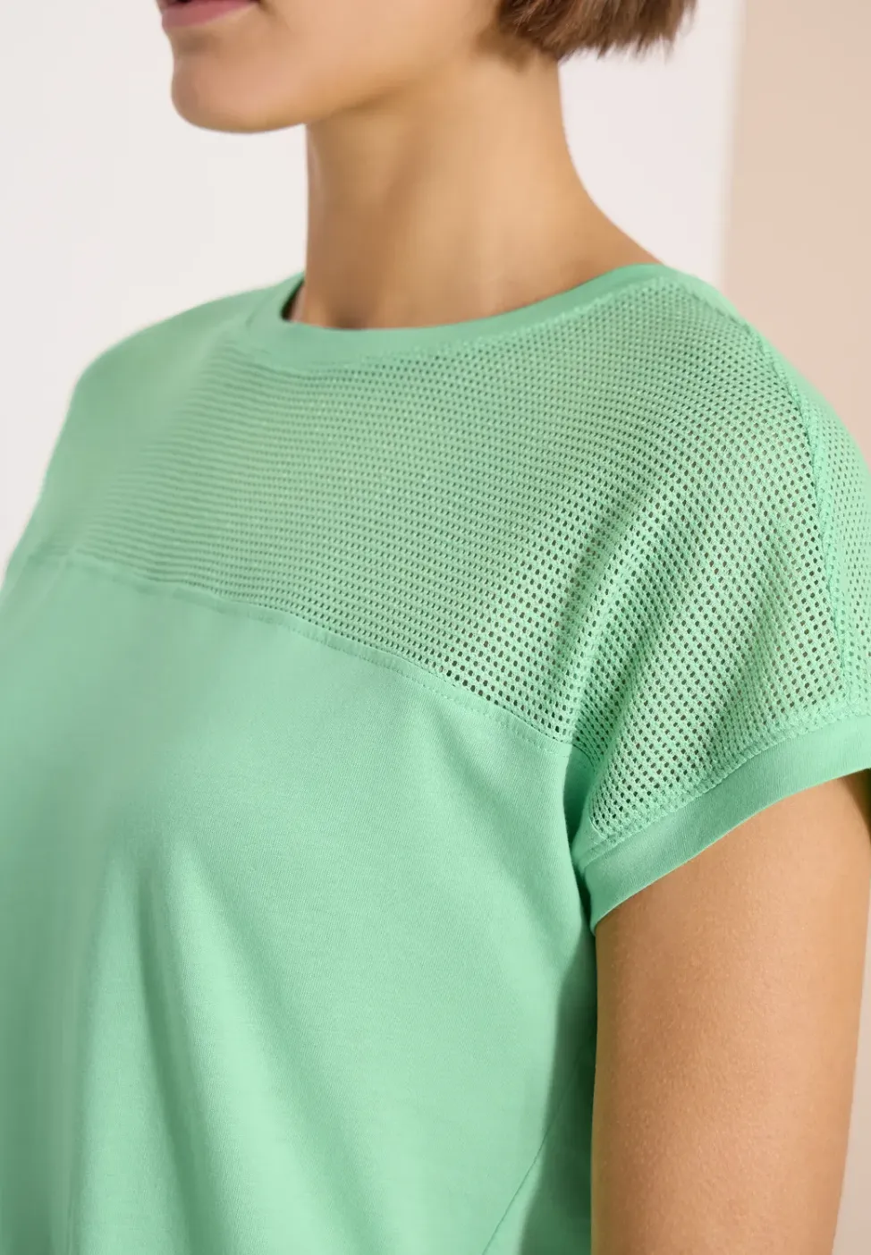 Shirt met boothals en mesh inzet