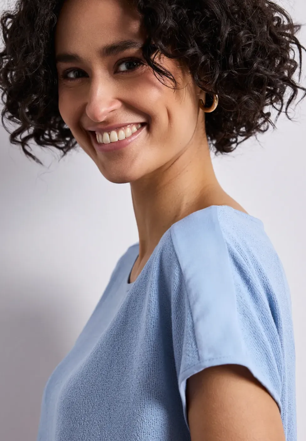 Shirt met boothals en schouderdetails