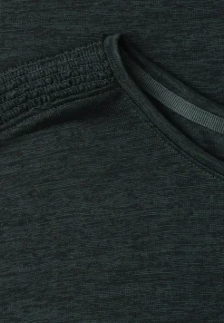 Shirt met boothals en smokdetail