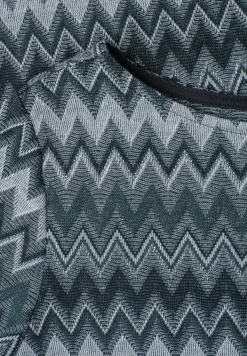 Shirt met boothals en zigzagprint