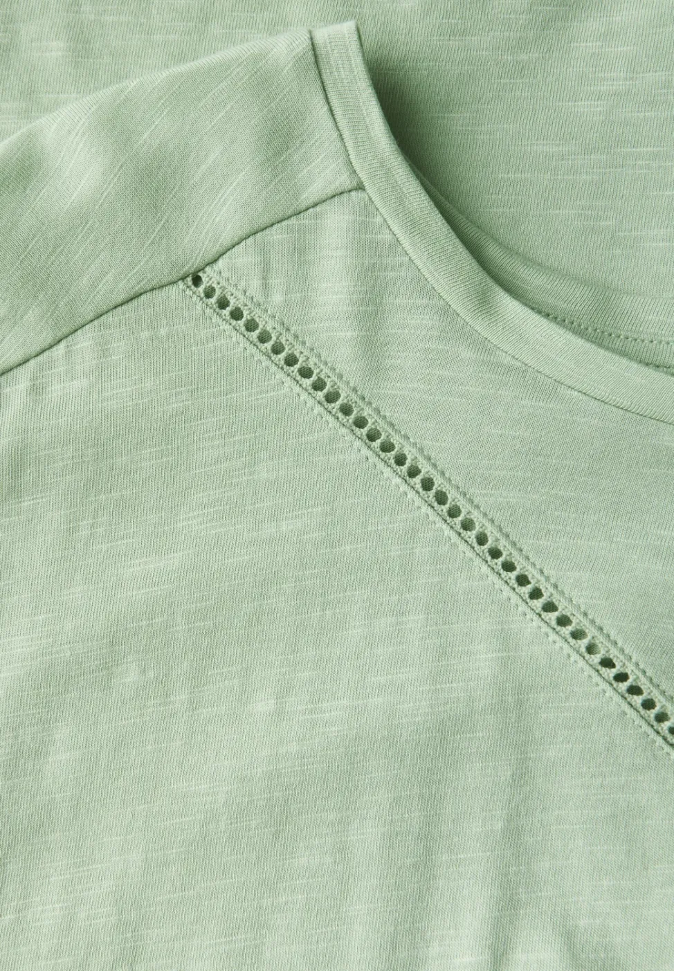 Shirt met decoratieve tape