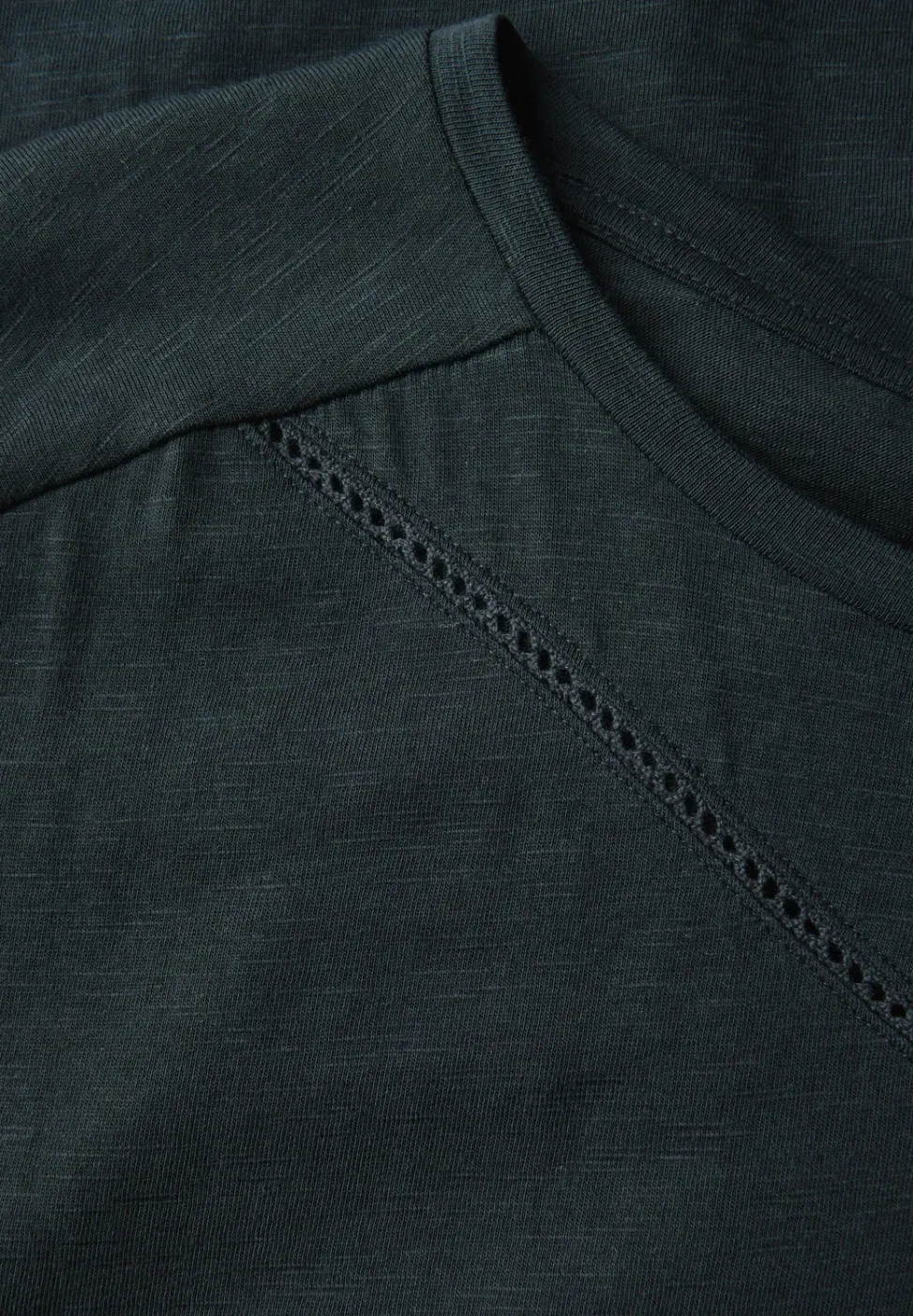 Shirt met decoratieve tape