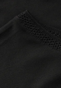 Shirt met decoratieve tape