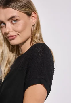 Shirt met gaatjesdetail