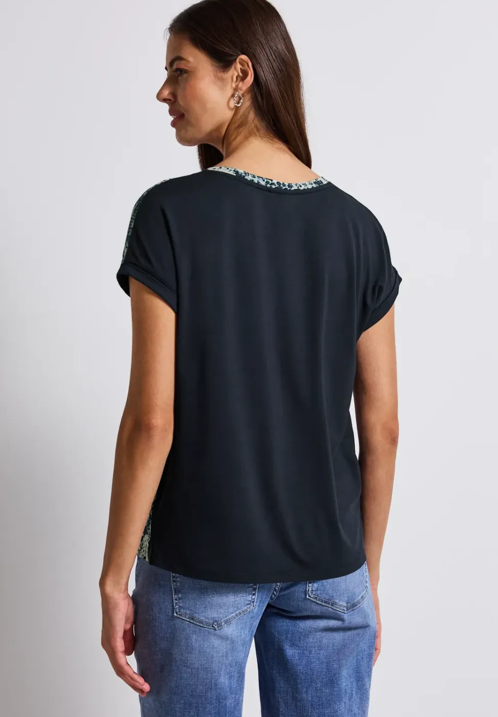 Shirt met gedessineerde V-hals