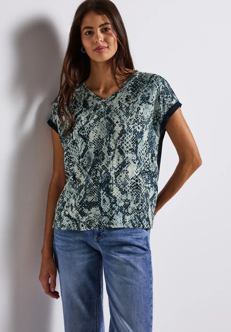 Shirt met gedessineerde V-hals