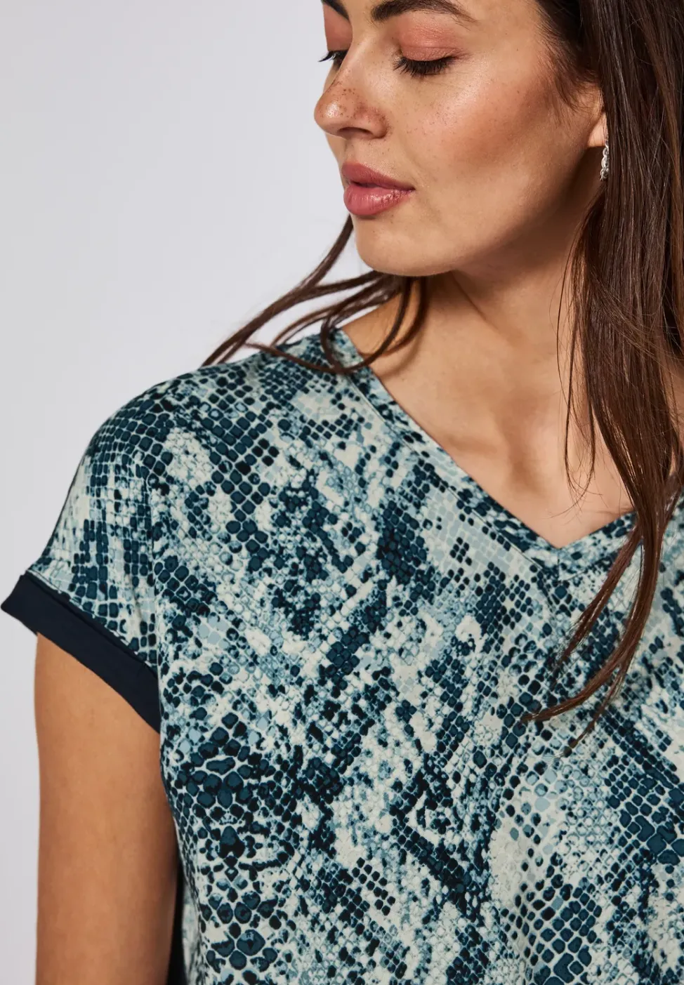 Shirt met gedessineerde V-hals