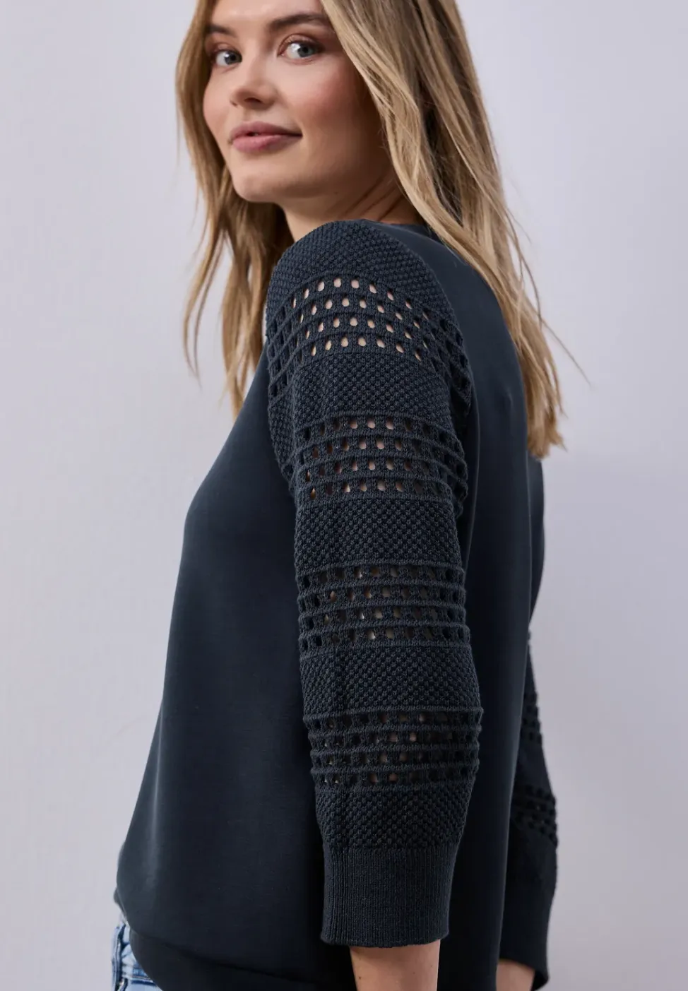 Shirt met geperforeerde mouwen