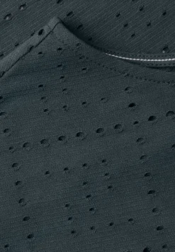 Shirt met geperforeerd patroon