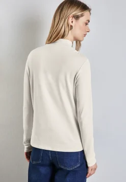 Shirt met gerimpelde schouder