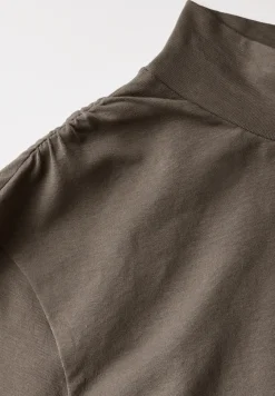 Shirt met gerimpelde schouder