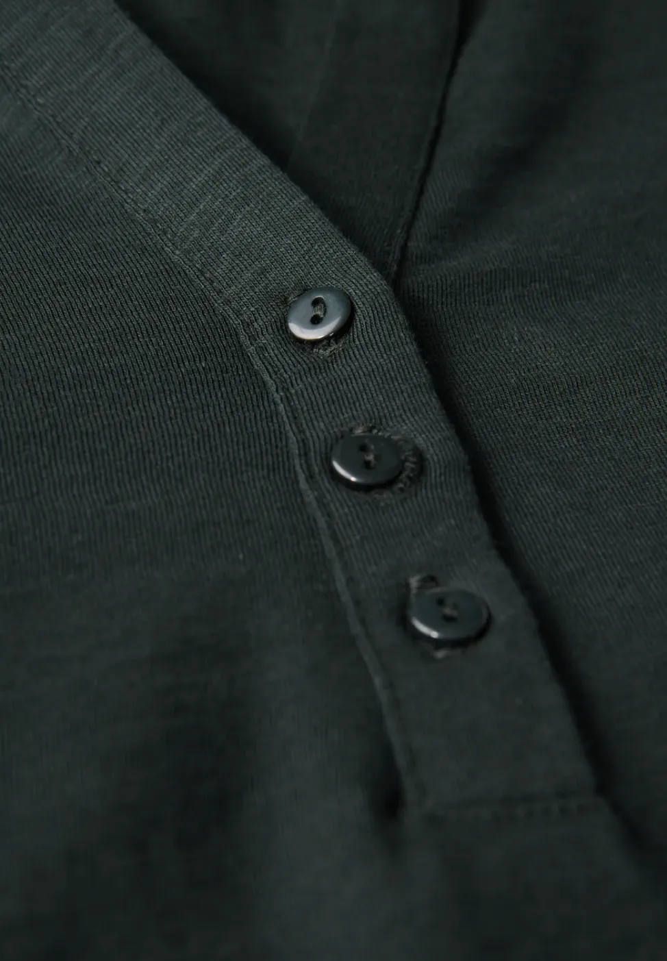 Shirt met gespleten hals