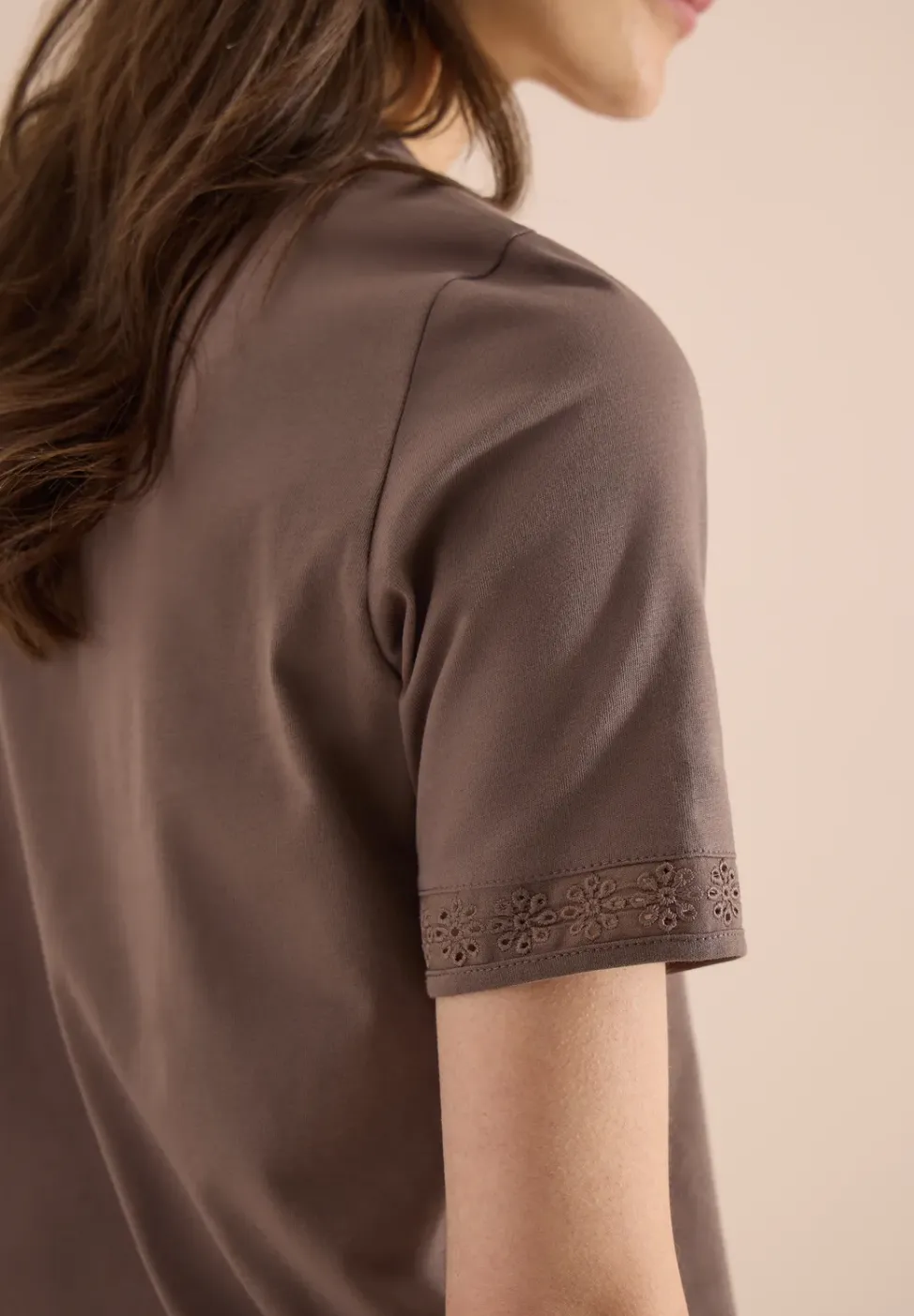 Shirt met gespleten hals en haakband
