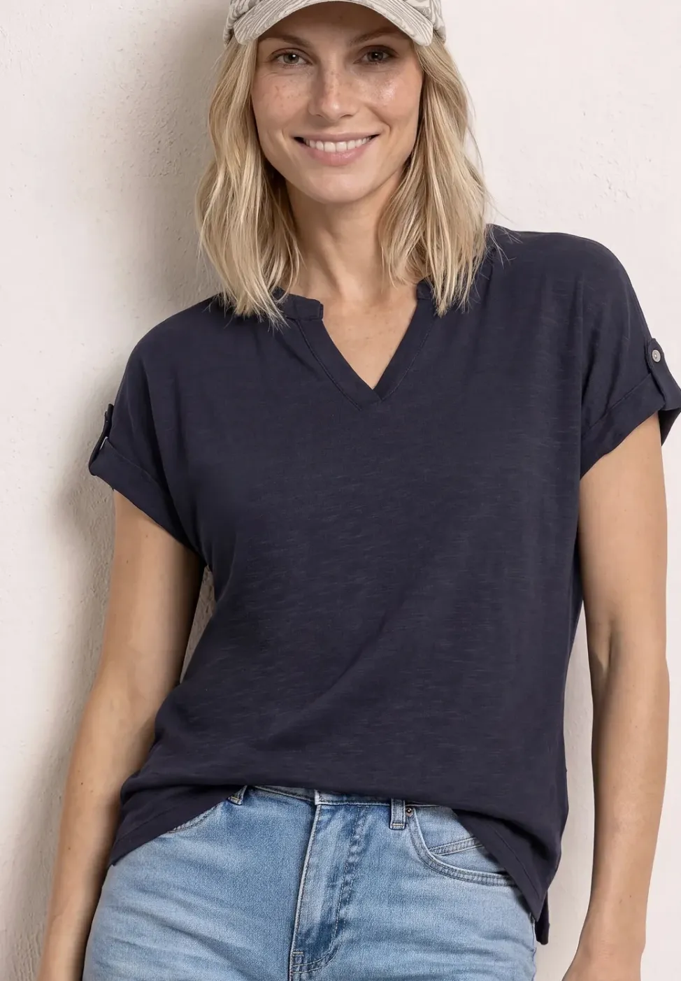 Shirt met gespleten hals en knoopdetails