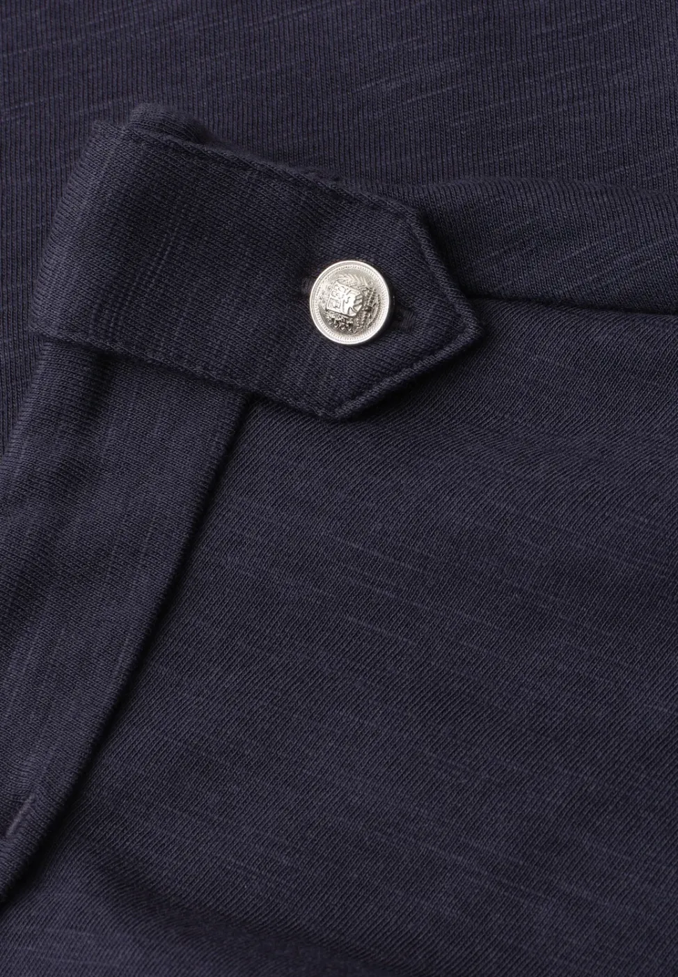 Shirt met gespleten hals en knoopdetails