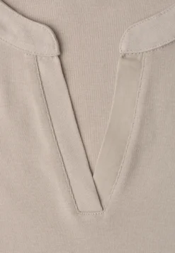 Shirt met gespleten hals en satijnen details