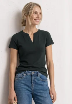 Shirt met gespleten hals en satijnen details