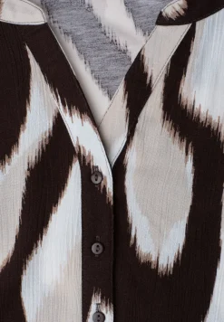 Shirt met gespleten hals en structuurmix