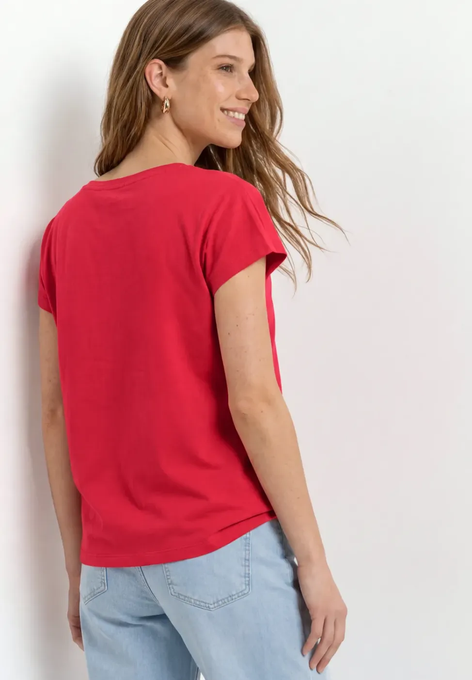Shirt met hangende schouder en tekst