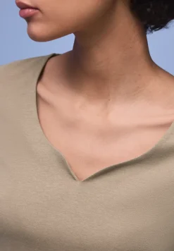 Shirt met hartvormige halslijn