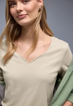 Shirt met hartvormige halslijn