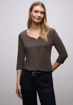 Shirt met hartvormige halslijn