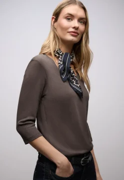 Shirt met hartvormige halslijn