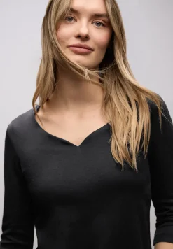 Shirt met hartvormige halslijn