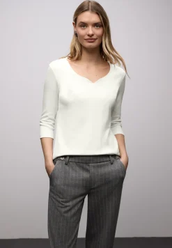 Shirt met hartvormige halslijn