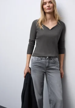 Shirt met hartvormige halslijn