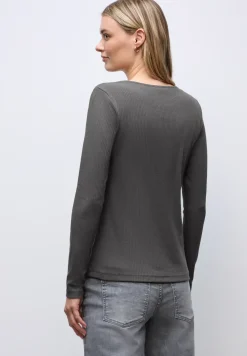 Shirt met hartvormige halslijn