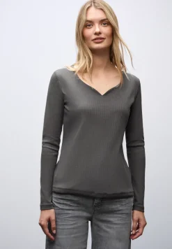 Shirt met hartvormige halslijn