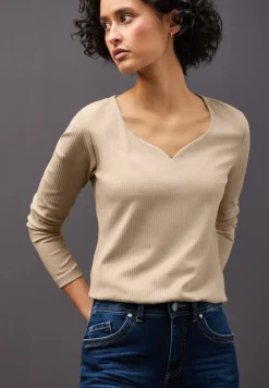 Shirt met hartvormige halslijn