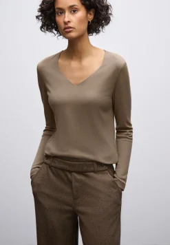 Shirt met hartvormige halslijn