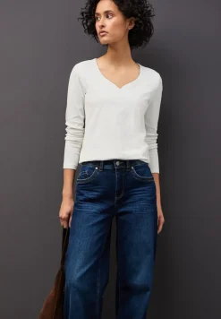 Shirt met hartvormige halslijn