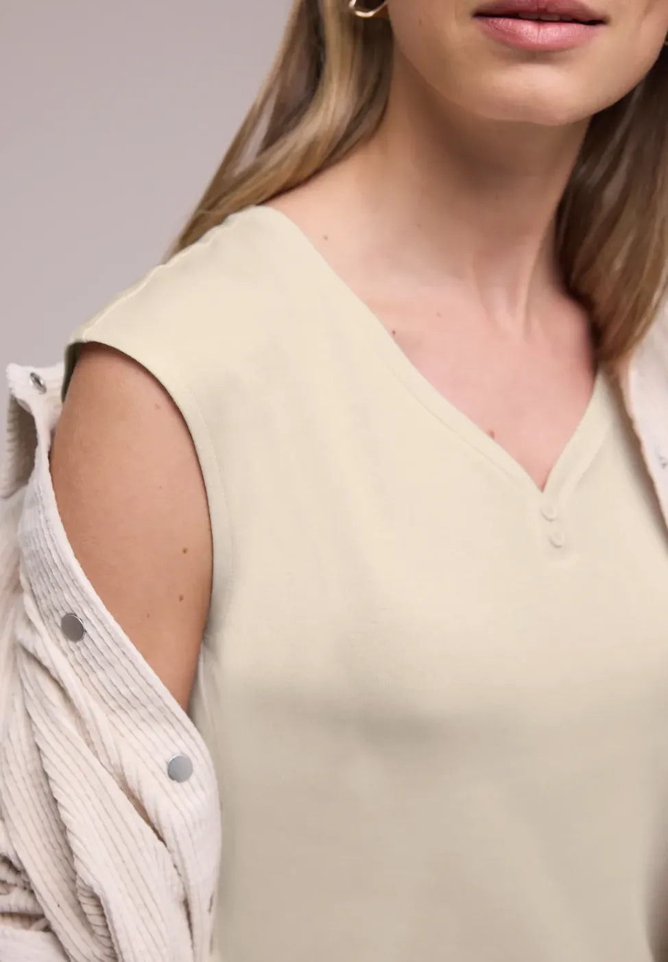Shirt met knoopdetail