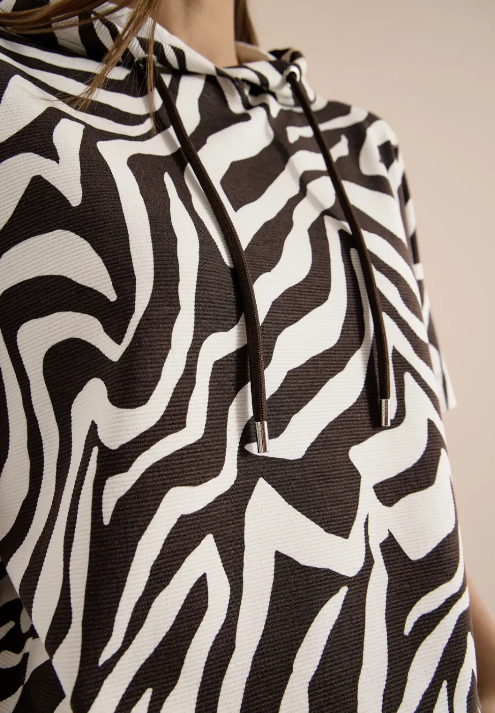 Shirt met korte mouwen, capuchon en structuur