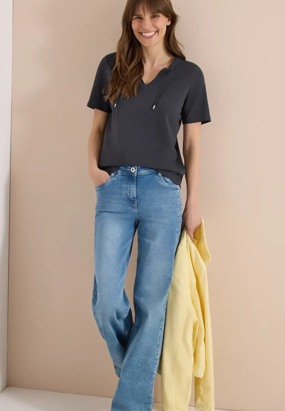 Shirt met korte mouwen en gespleten hals