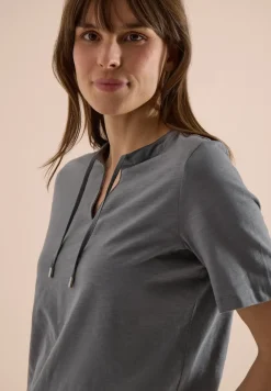 Shirt met korte mouwen en gespleten hals