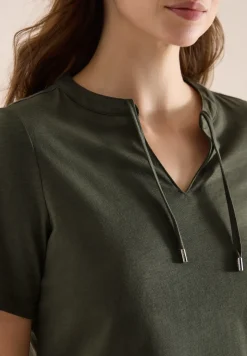 Shirt met korte mouwen en gespleten hals