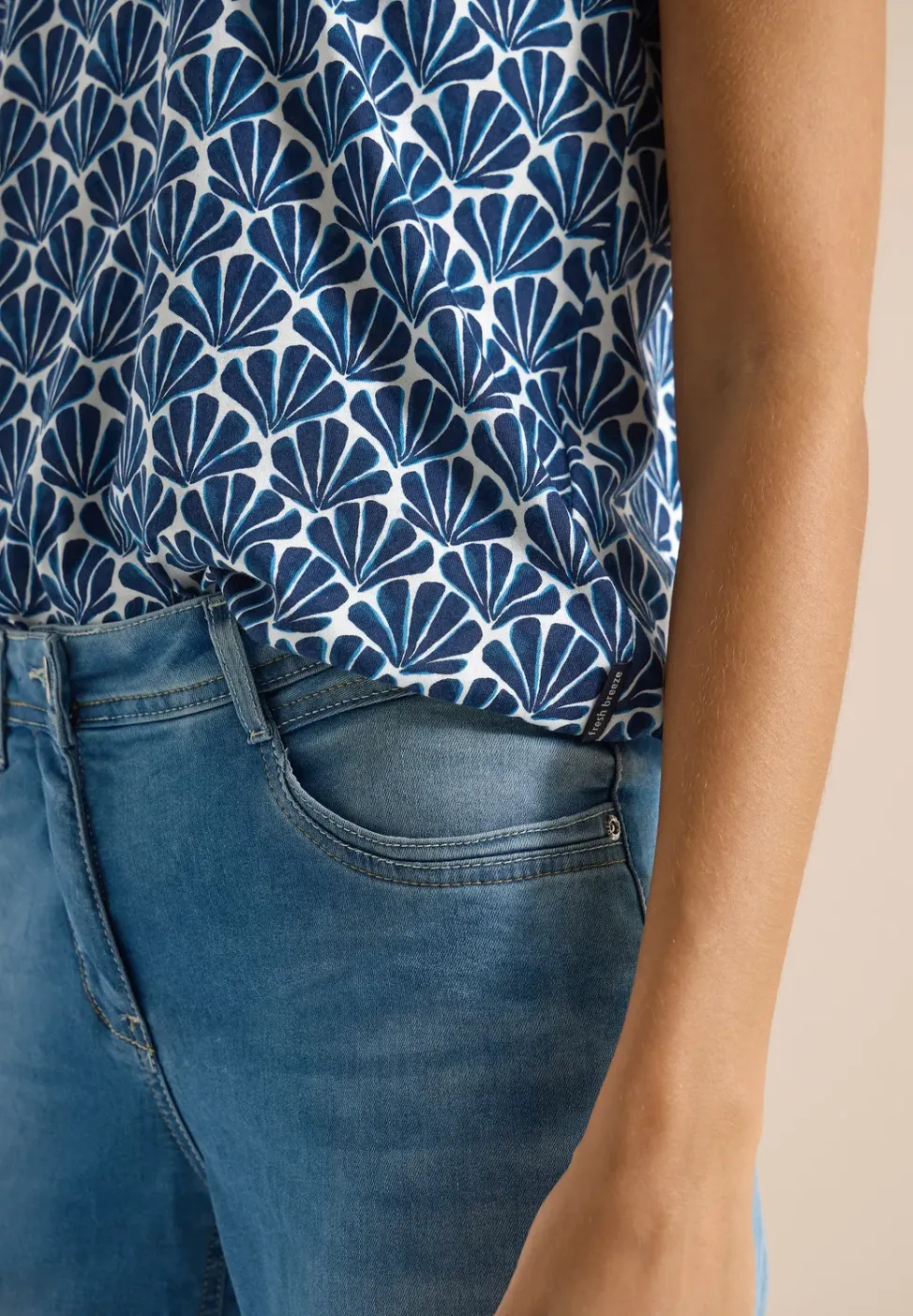 Shirt met korte mouwen en kanten detail