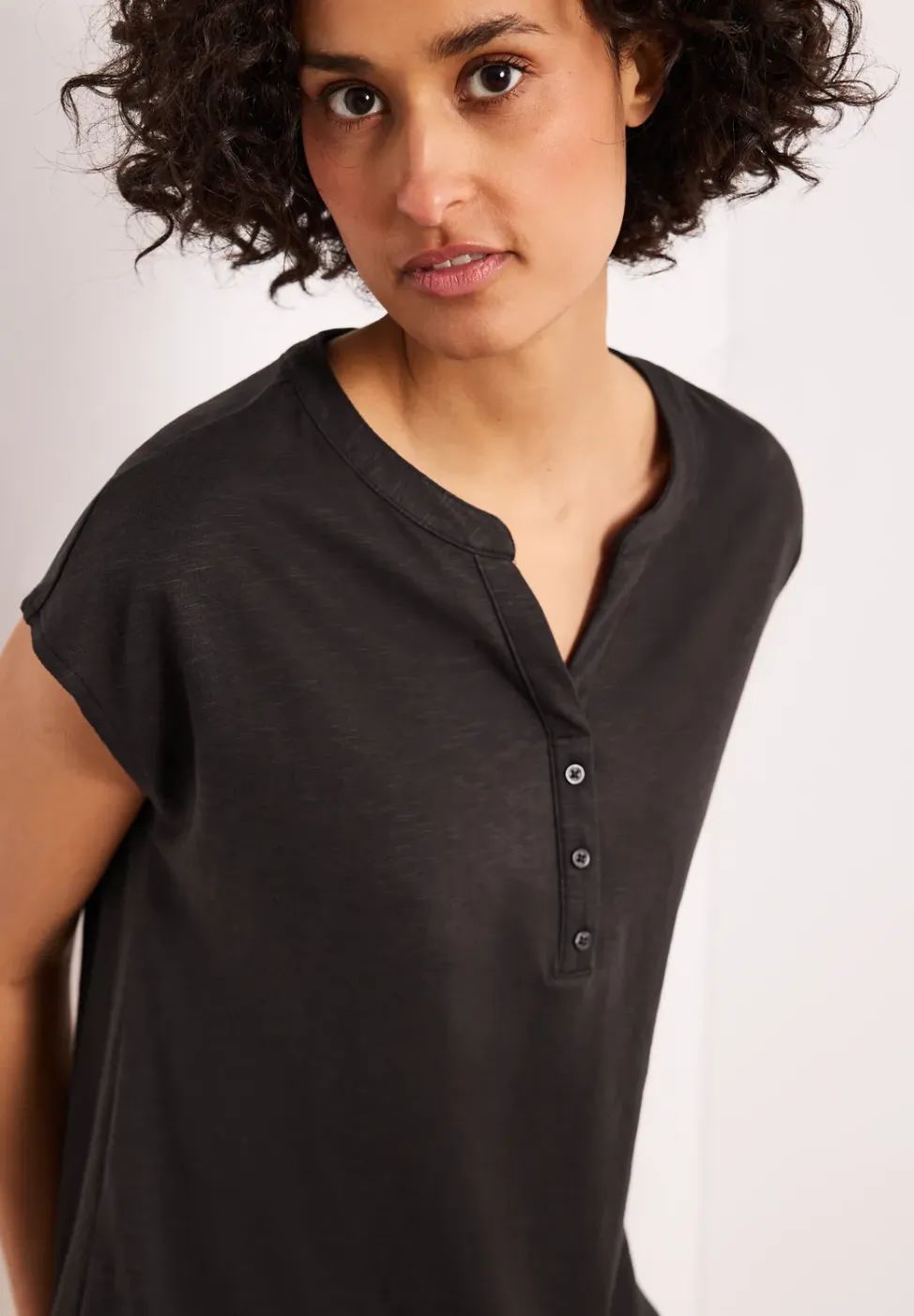 Shirt met losse schouders en gespleten hals