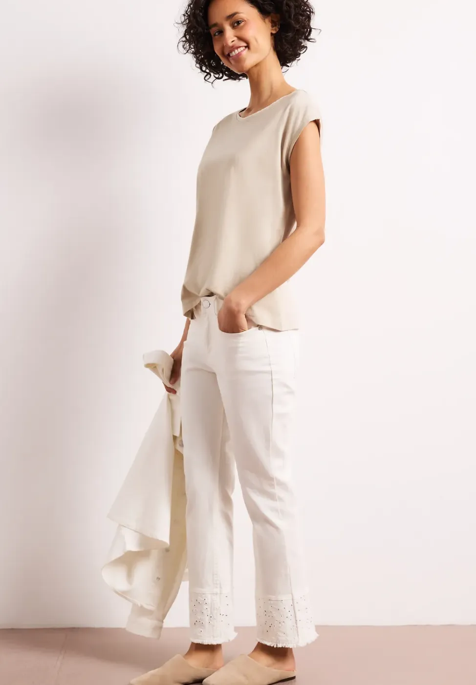 Shirt met overhangende schouder en decoratieve tape