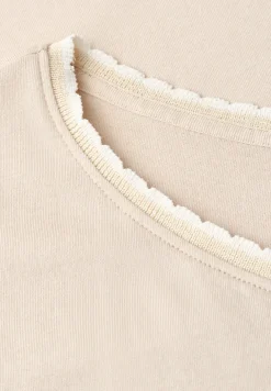 Shirt met overhangende schouder en decoratieve tape