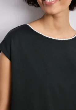 Shirt met overhangende schouder en decoratieve tape