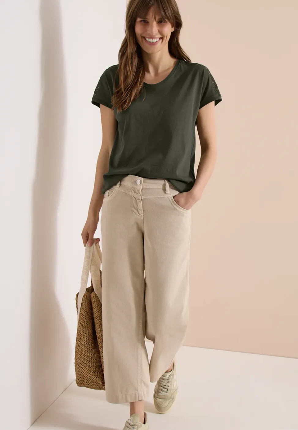 Shirt met overhangende schouders en kanten details