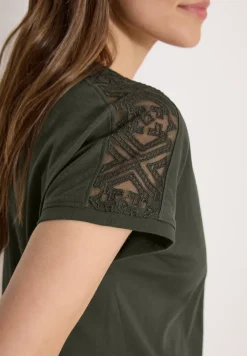 Shirt met overhangende schouders en kanten details
