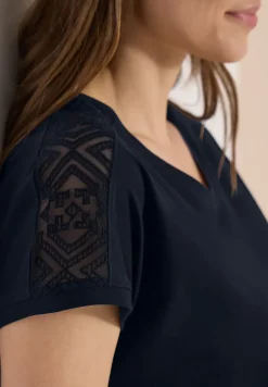 Shirt met overhangende schouders en kanten details