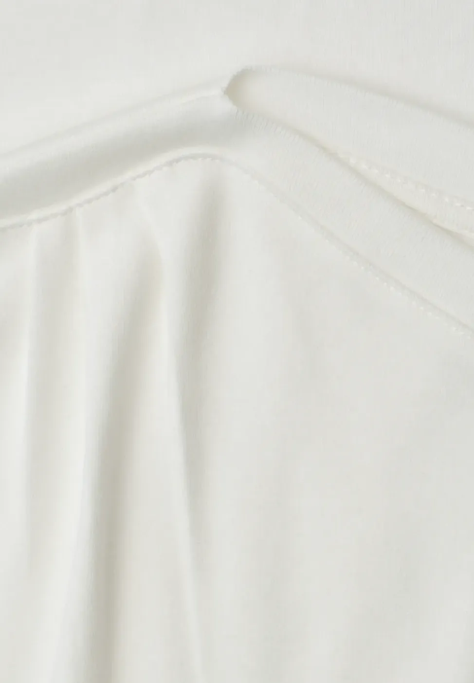 Shirt met overhangende schouders en rimpels